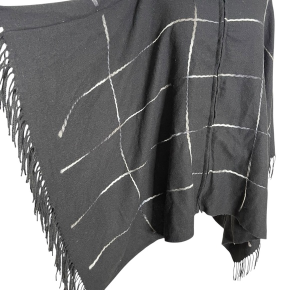 NEW DKNY Womens Window Pane Fringe Poncho Sweater Black Super Soft & Cozy! - Picture 3 of 8